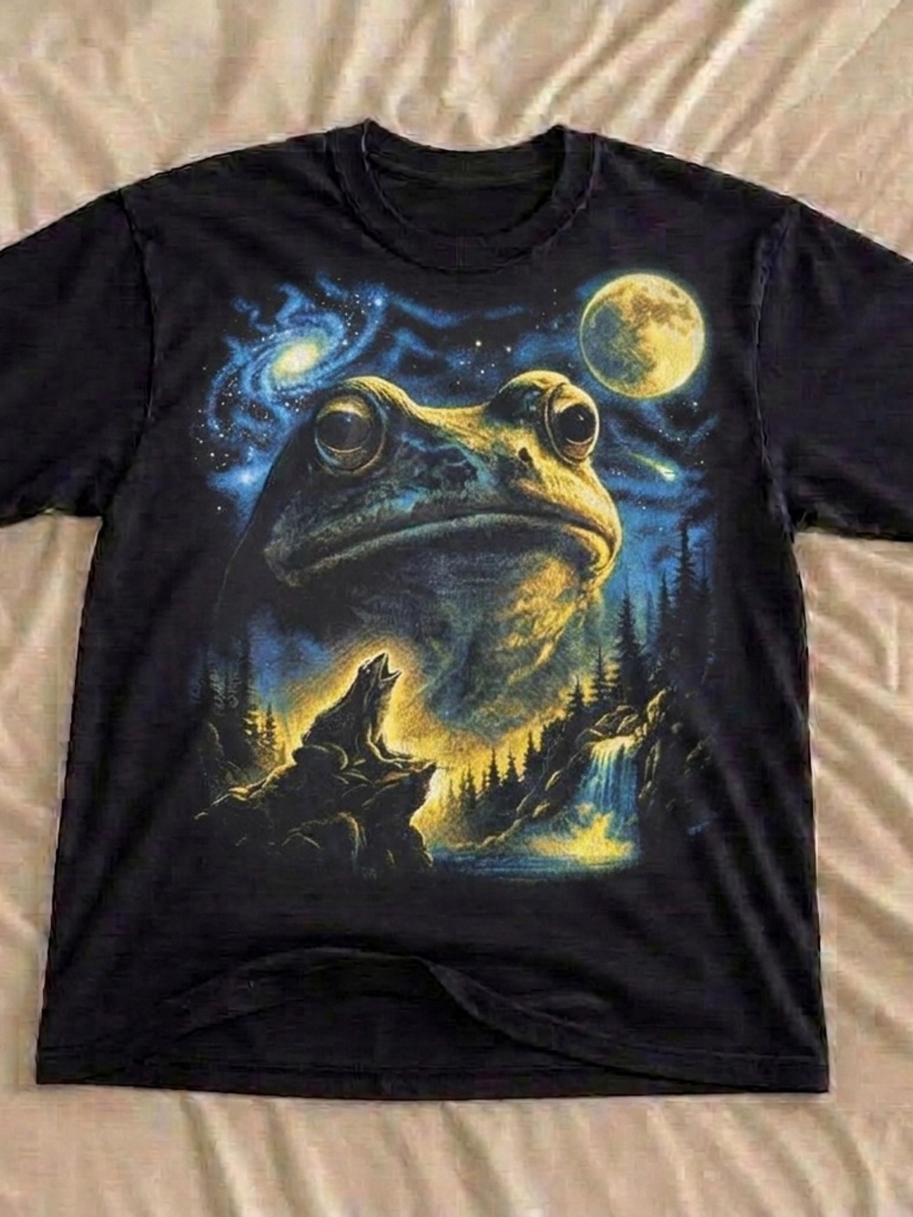 Frog Moon Surreal Nature Graphic T-Shirt for Reptile Lovers - Unisex Black Celes